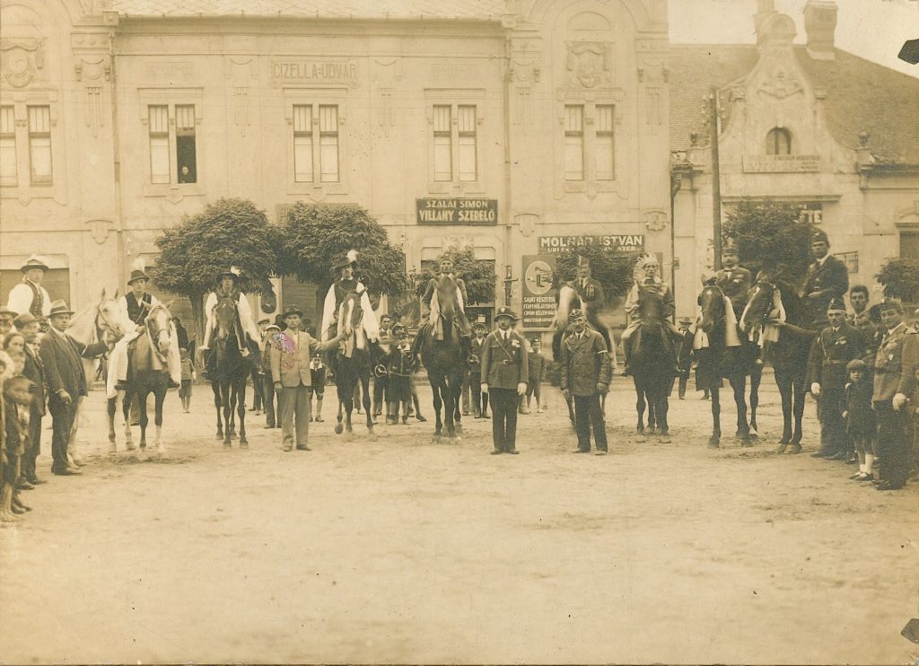 1933. siofok szureti bal.jpg hencz jozseftol