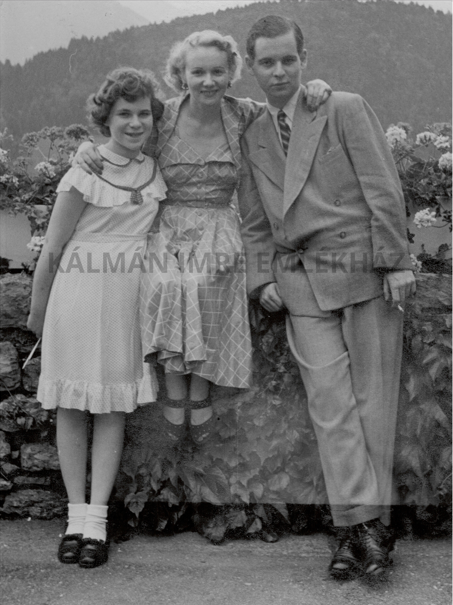 Yvonne, vera es charles inr.301.698