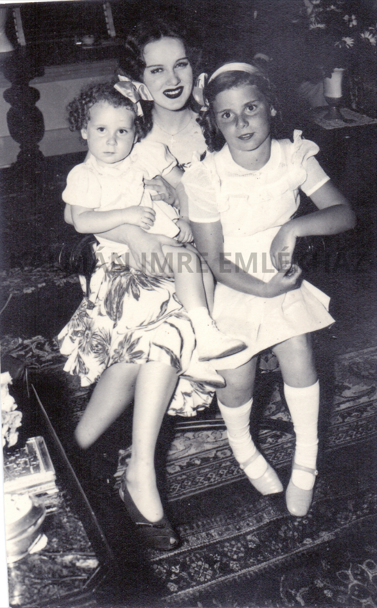 Yvonne, ismeretlen es lily inr301.911