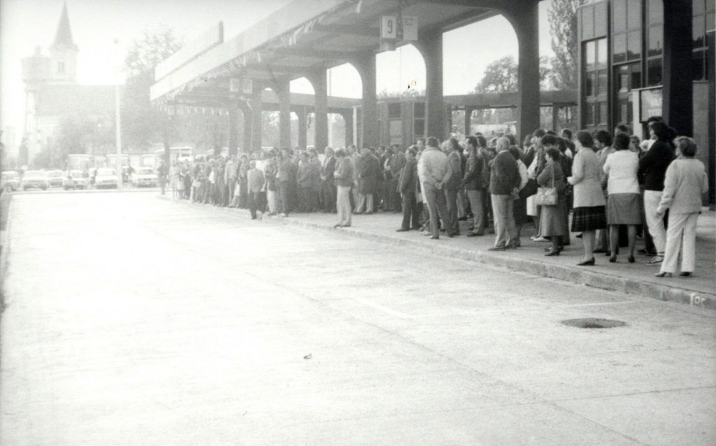 1985.10.07 kh155 8 27.2 buszpalyaudvar avatas