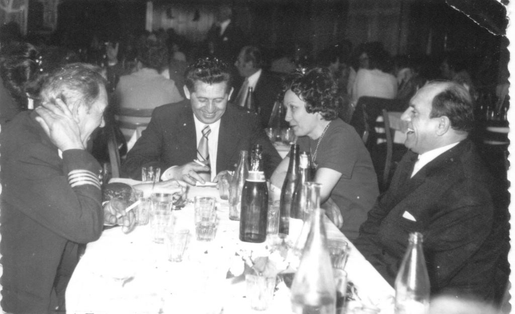 Hajosbal 1976korul(balrol jozsa laszlo fenyvesi janos fenyvesi janosne furedi gyula uzemigazgato(forras.fenyvesi janos)