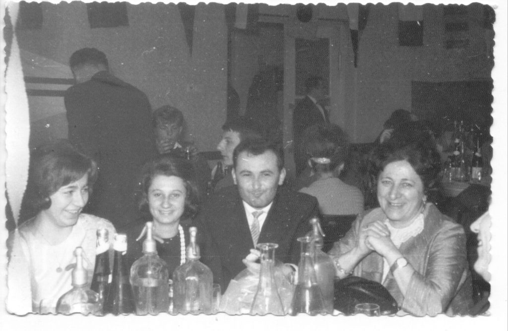 Siofok delta etterem es bar hajosbal 1975korul(forras temesvari ferencne buzsaki katalin siofok)