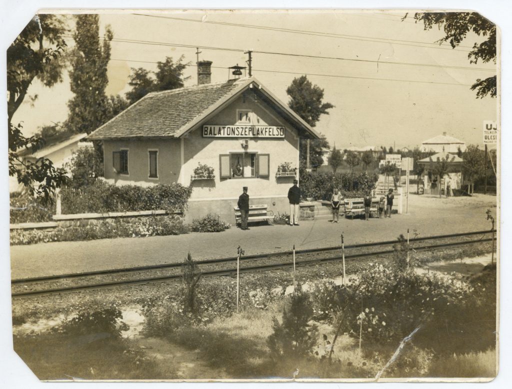 Balatonszeplak felso vasutallomas (1)