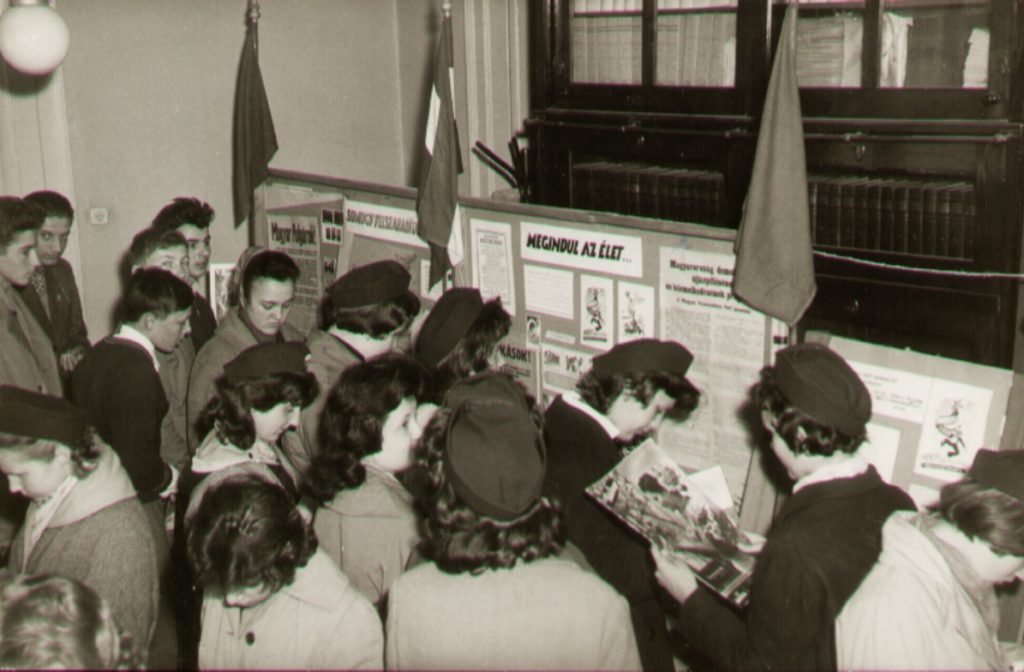 51 foto kiallitas a konyvtarban