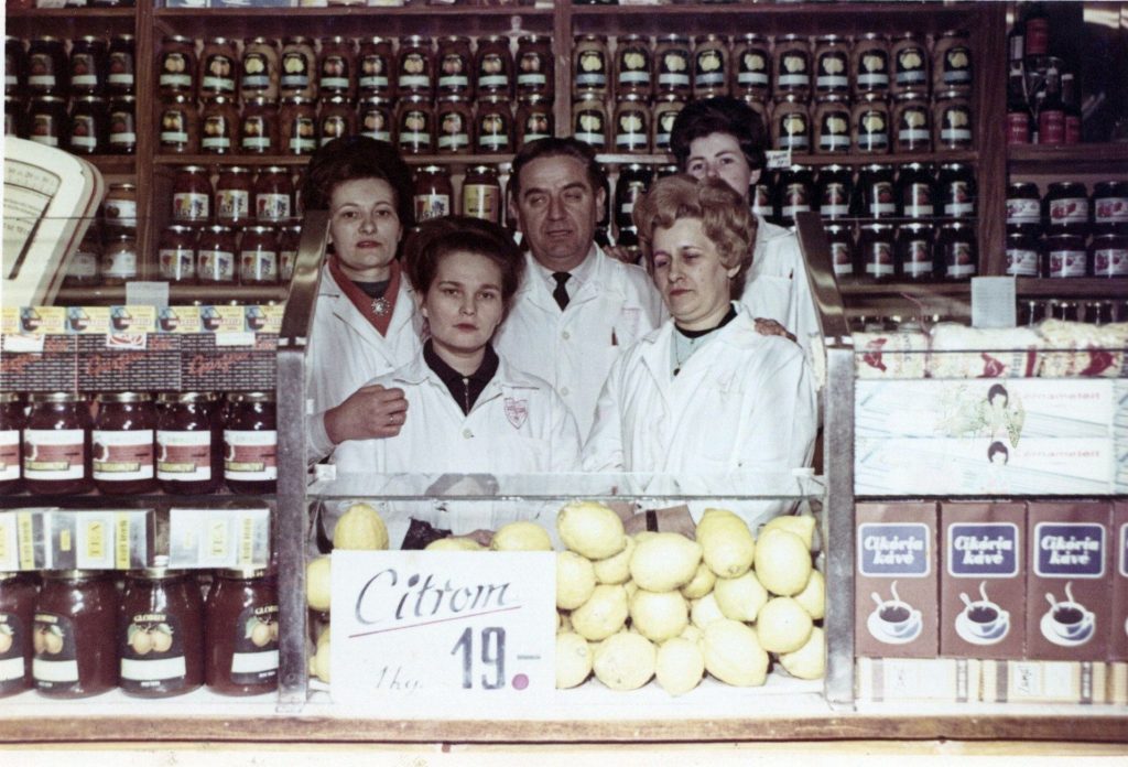 1962 Nagynepbolt dolgozoi (4)